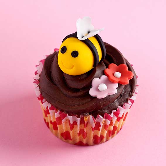 Bumble bee smash cake; yellow swirled buttercream icing with edible icing  bees & you choose the cake flavor… | Cake frosting recipe, Frosting recipes,  Novelty cakes